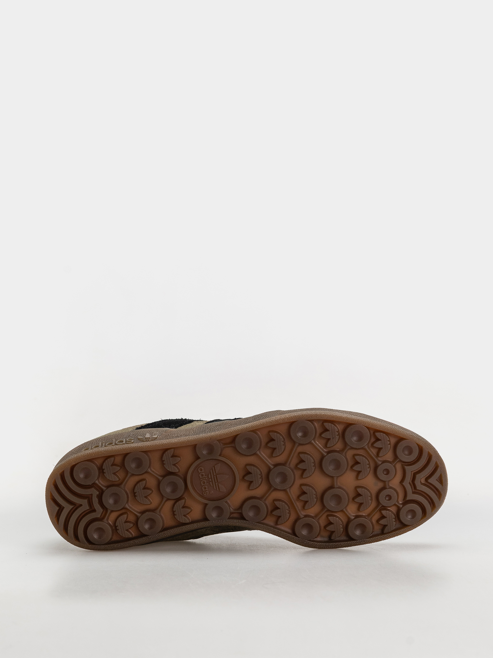 Topánky adidas Aloha Super (olistr/cblack/gum5)