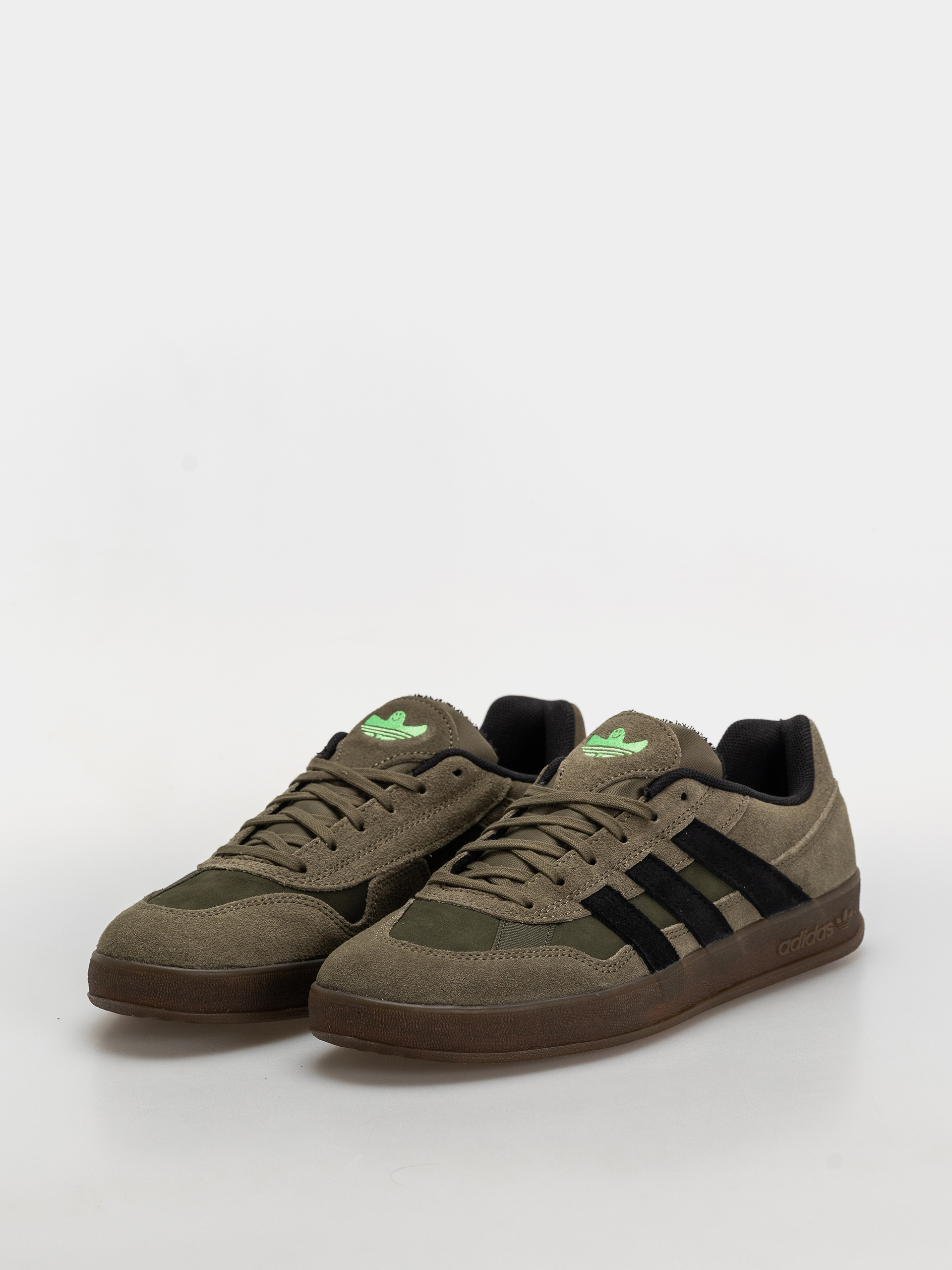 Topánky adidas Aloha Super (olistr/cblack/gum5)