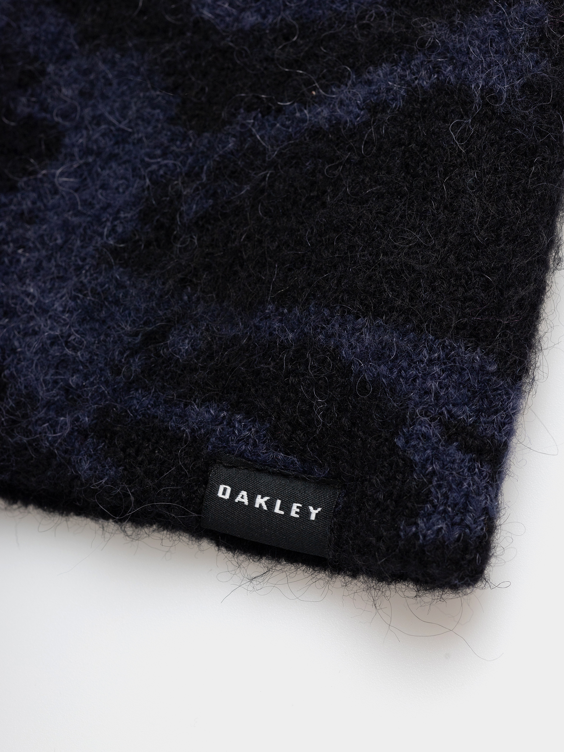 Čiapka Oakley Brushed Graphic (pitch black/graphite)