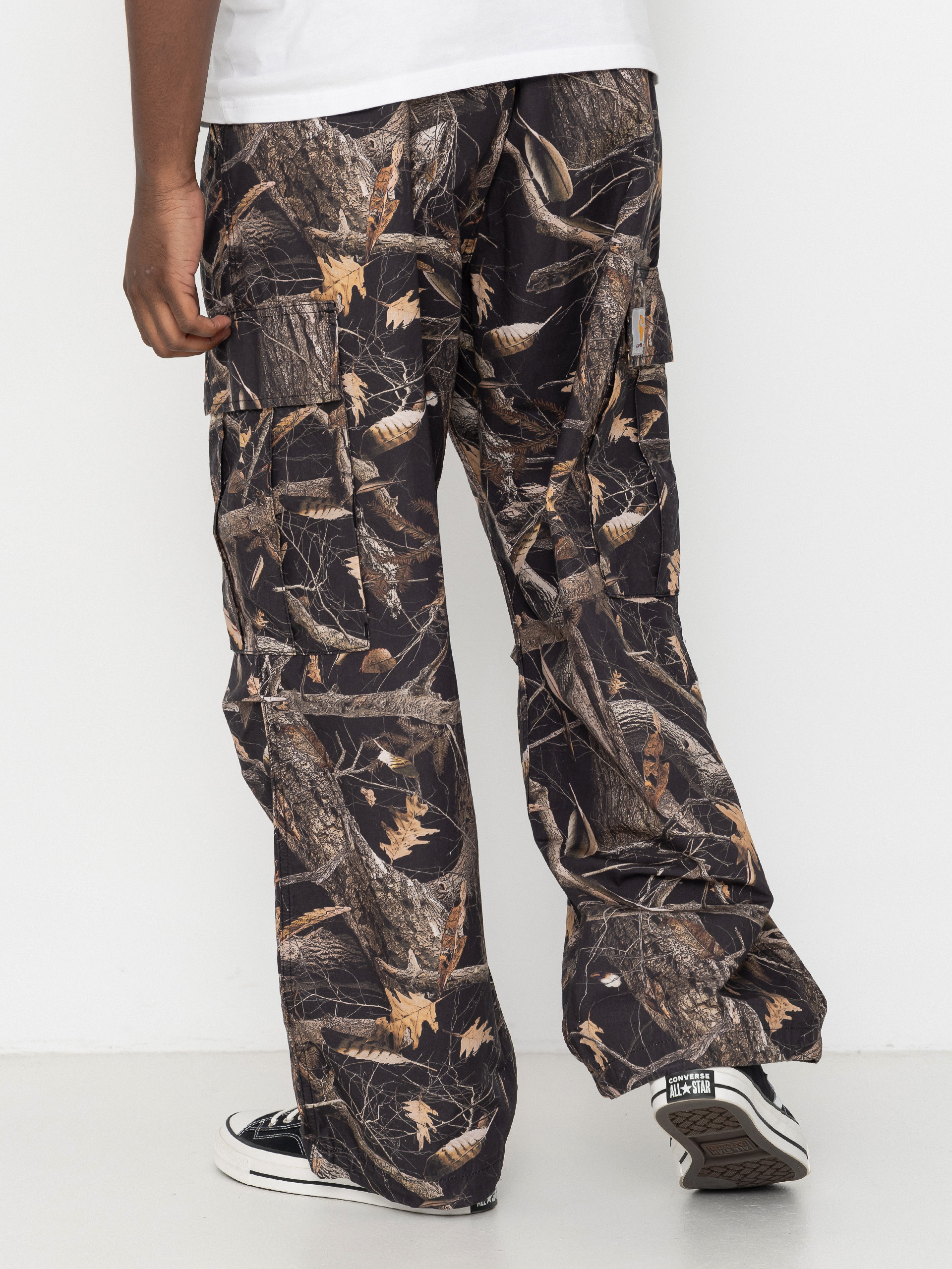 Nohavice Carhartt WIP Osborn Cargo (camo feather tree black/rinsed)