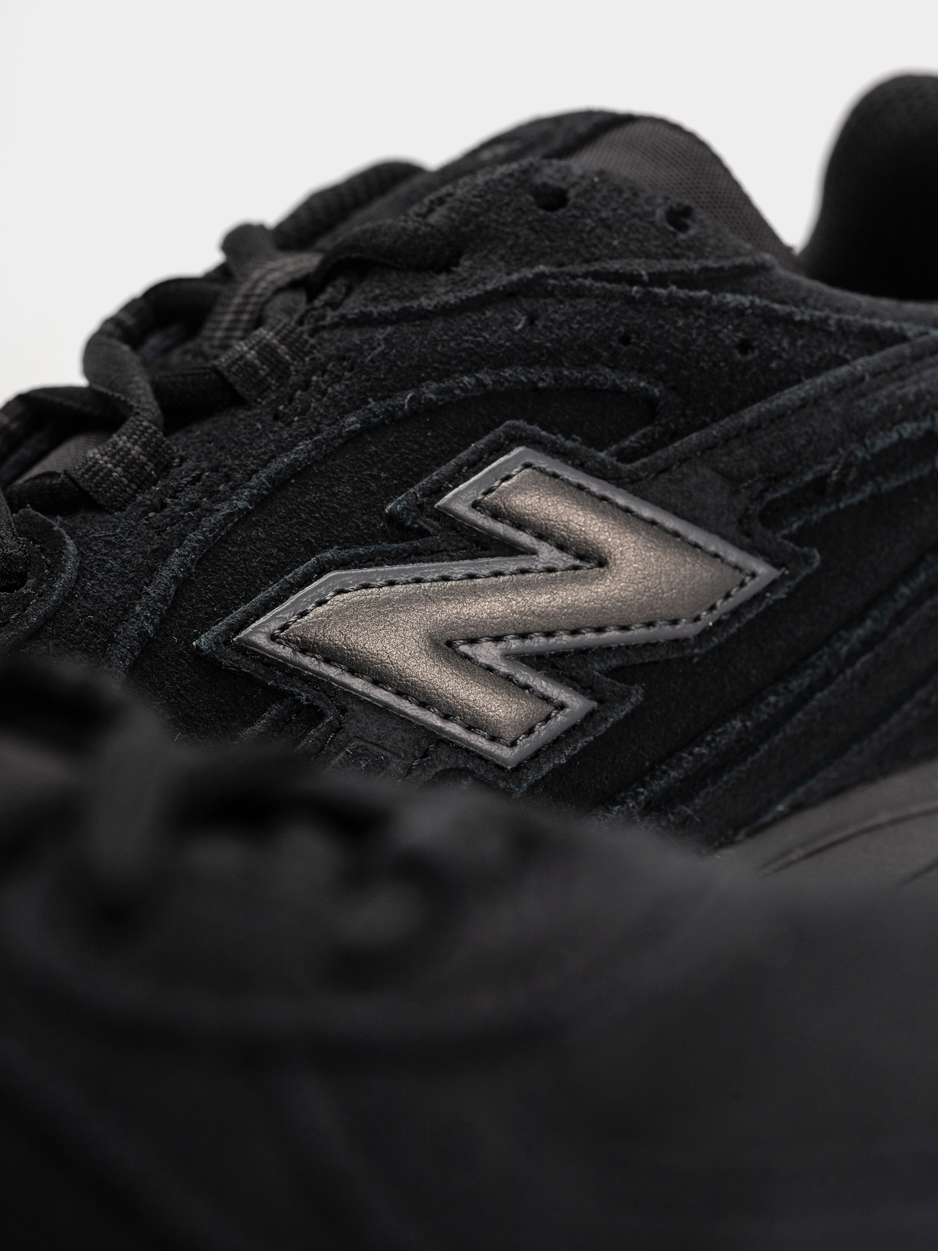 Topánky New Balance 204L (black/black cement)