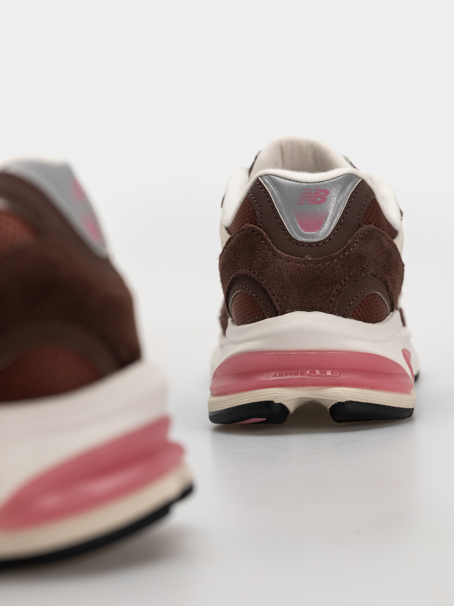 Topánky New Balance 2010 (pumpernickel/pink eraser)