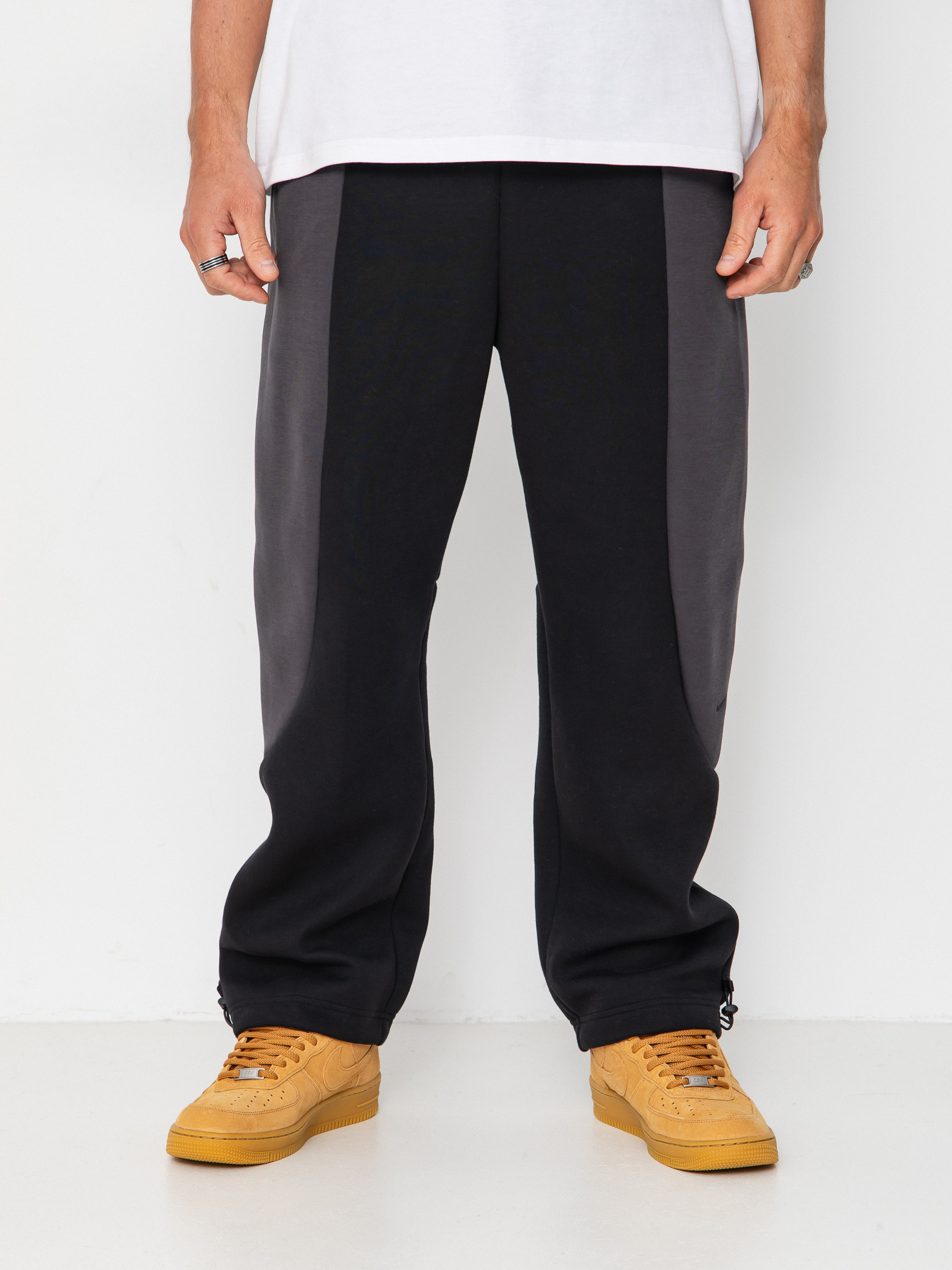 Nohavice Nike SB Nike Tech (black/anthracite/black)