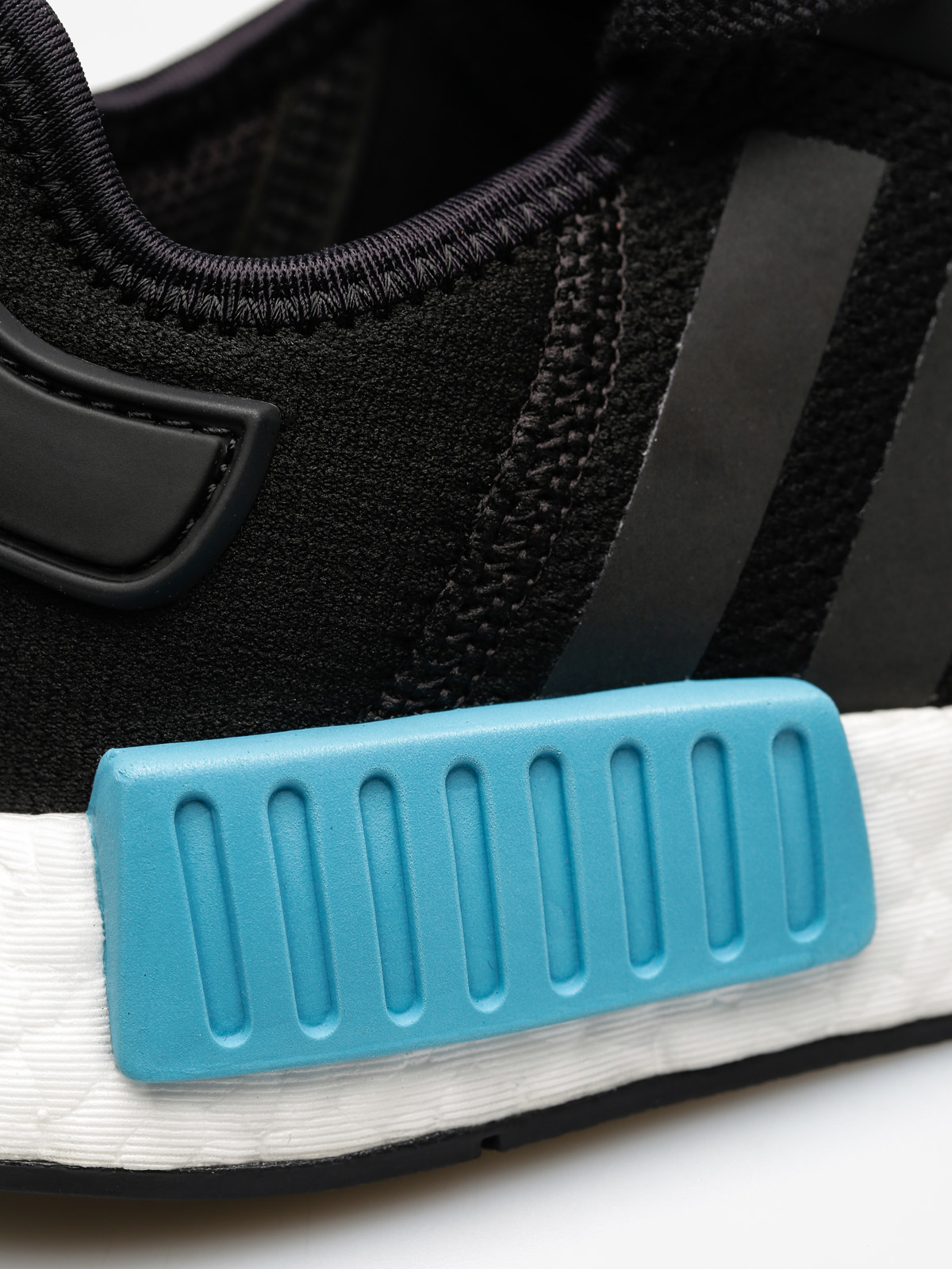 Topánky adidas Nmd R1 Wmn (core black/core black/icey blue f17)
