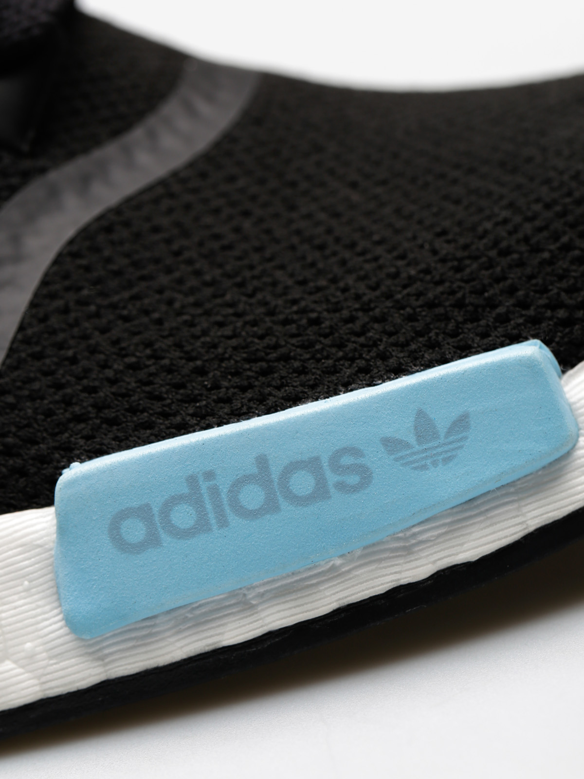 Topánky adidas Nmd R1 Wmn (core black/core black/icey blue f17)