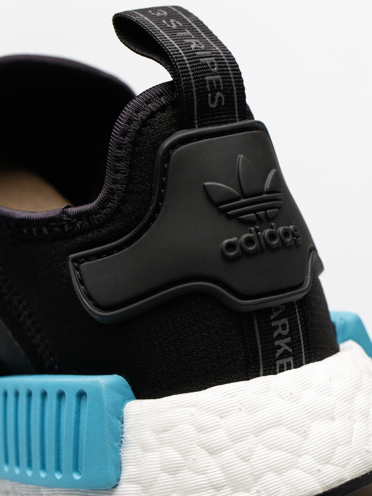 Topánky adidas Nmd R1 Wmn (core black/core black/icey blue f17)
