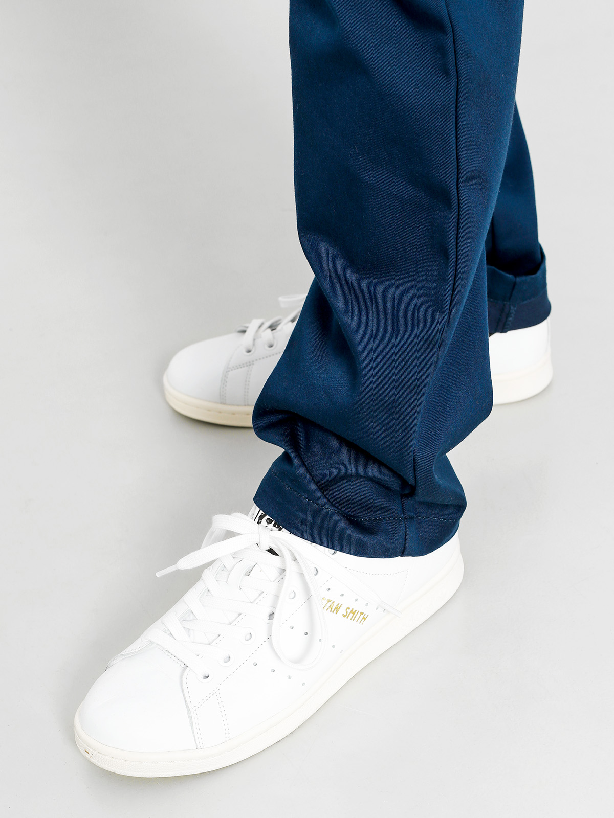 Nohavice Vans Authentic Chino (dress/blues)